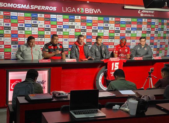 Edwin Cardona nuevo jugador de Tijuana: Cardona ya fue presentado como nuevo jugador de los 'Xolos' de Tijuana Edwin Cardona nuevo jugador de Tijuana: Cardona ya fue presentado como nuevo jugador de los 'Xolos' de Tijuana