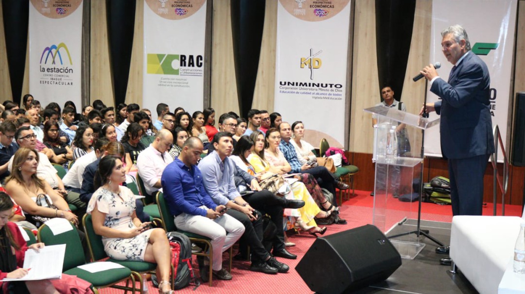 En Ibagué, expertos analizaron el futuro económico del país