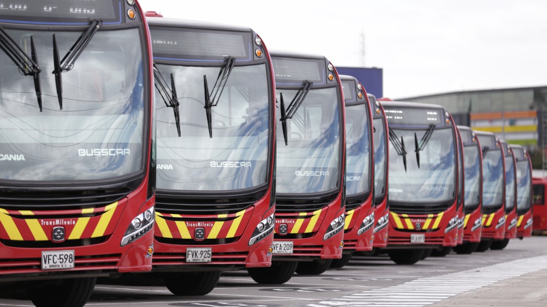 ¿Buses de Transmilenio cambiarían de color?