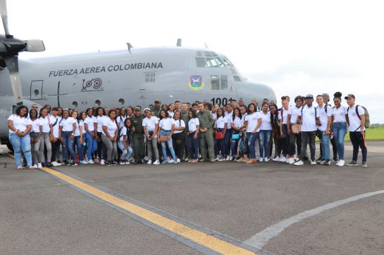 Niños becados: El vuelo de los sueños para 80 becados Niños becados: El vuelo de los sueños para 80 becados