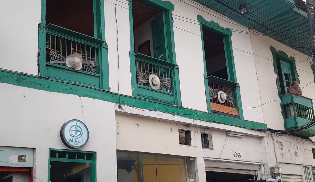 Tradicionales balcones adornados en Circasia, Quindío