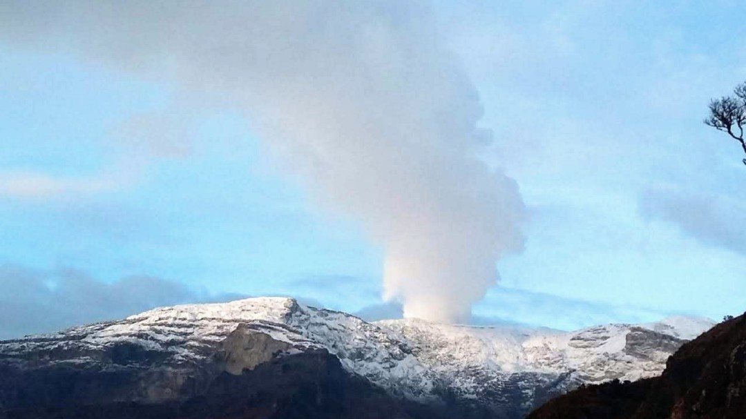 Domo del Volcán Nevado del Ruíz es un fenómeno normal