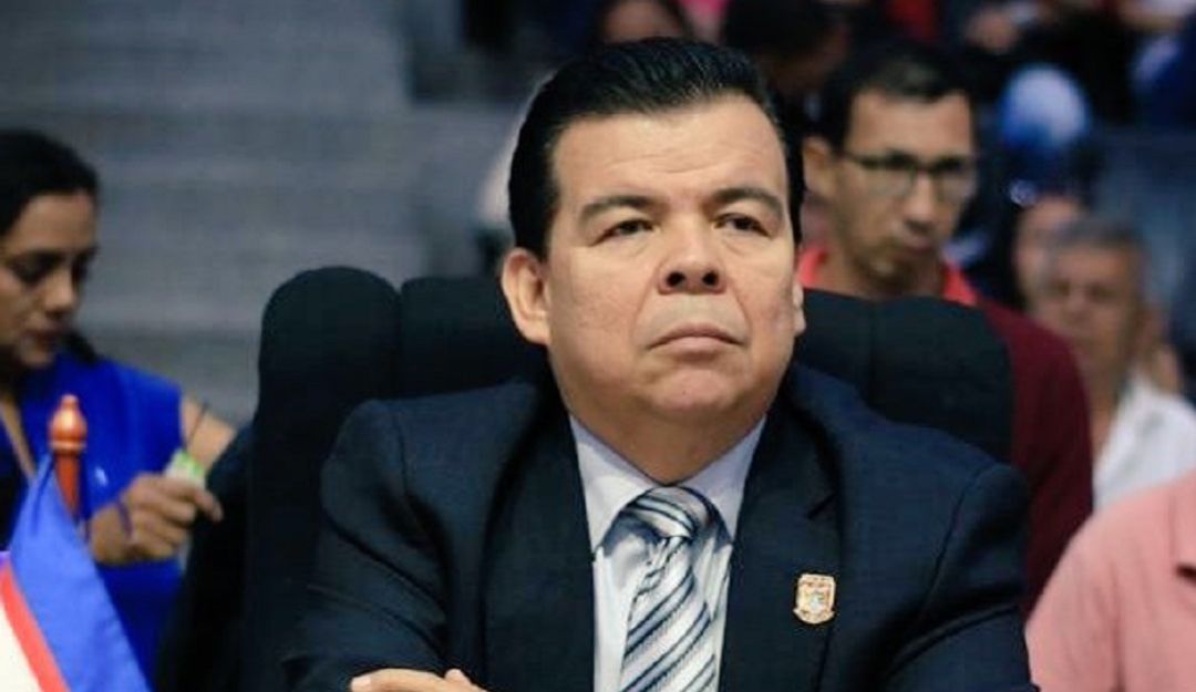 Falsifican firma: Denuncian falsificación de firma en contratos de la Secretaría de Educación