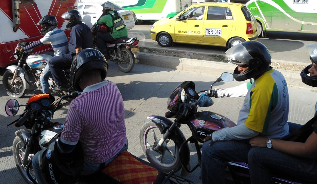 El miedo anda en moto en Cartagena: El miedo anda en moto en Cartagena