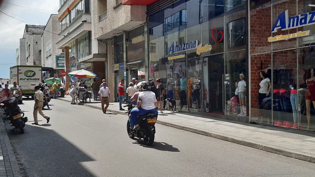 Polémica en Armenia por prohibición parrillero en moto desde 21 febrero