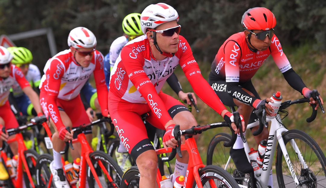 Nairo Quintana (der.) junto al Arkea en el Tour La Provence