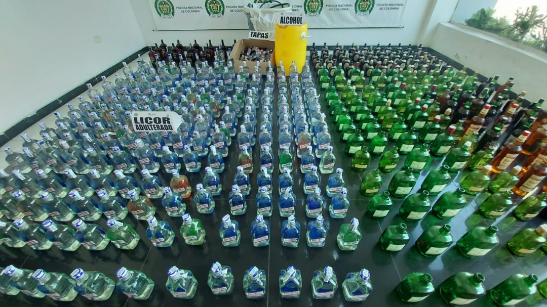 Desmantelan fábrica de licor adulterado que iba a ser vendido en Carnaval