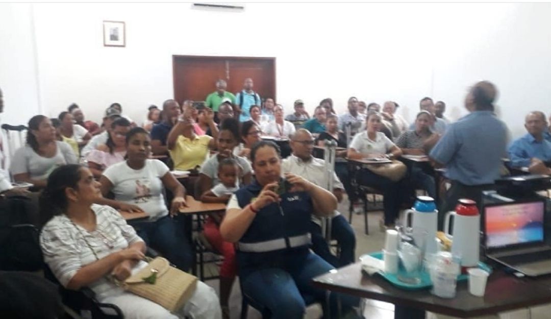 Masiva asistencia en mesa de desarrollo para personas discapasitadas: Masiva asistencia en mesa de desarrollo para personas discapacitadas