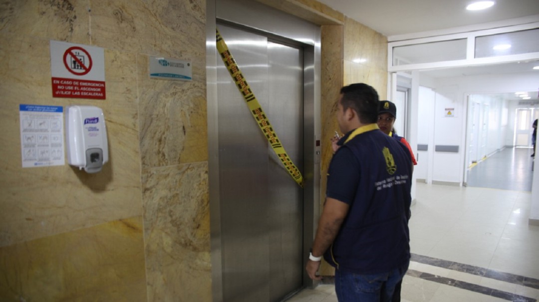 Revisan planes de riesgo y condición de ascensores en hospitales privados
