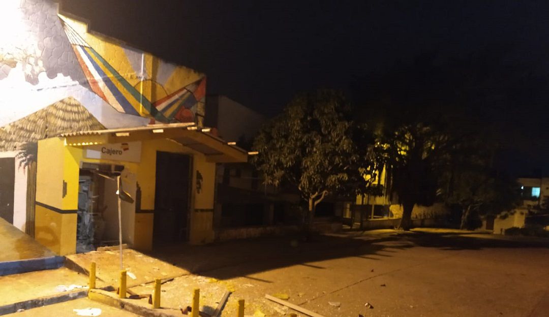 Morroa Sucre cajeros explosivos robo delincuentes Bancolombia: Con explosivos intentan robar un cajero en Morroa, Sucre