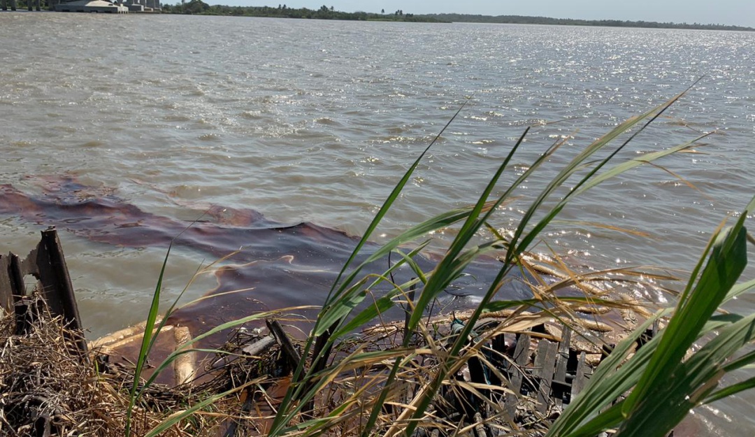 Servicio de agua en Barranquilla: Inician investigación por vertimiento de aceite en el Río Magdalena