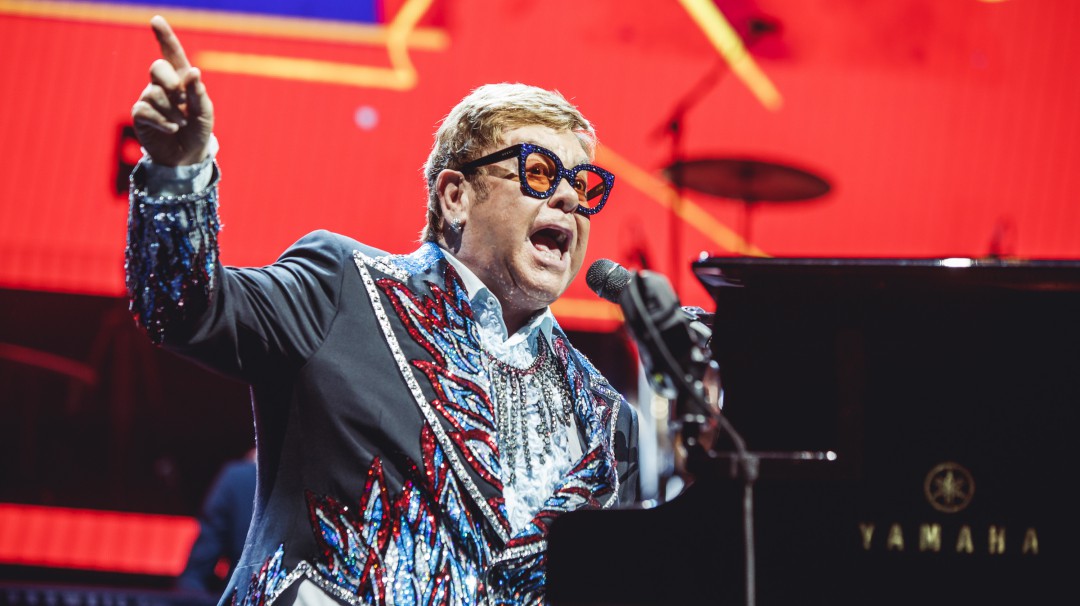 Elton John suspende un concierto en Nueva Zelanda al quedarse sin voz