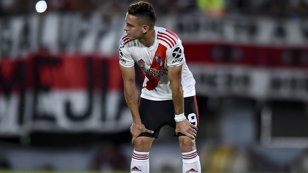 Borré falló penal, pero River venció a Banfield con Arboleda como figura