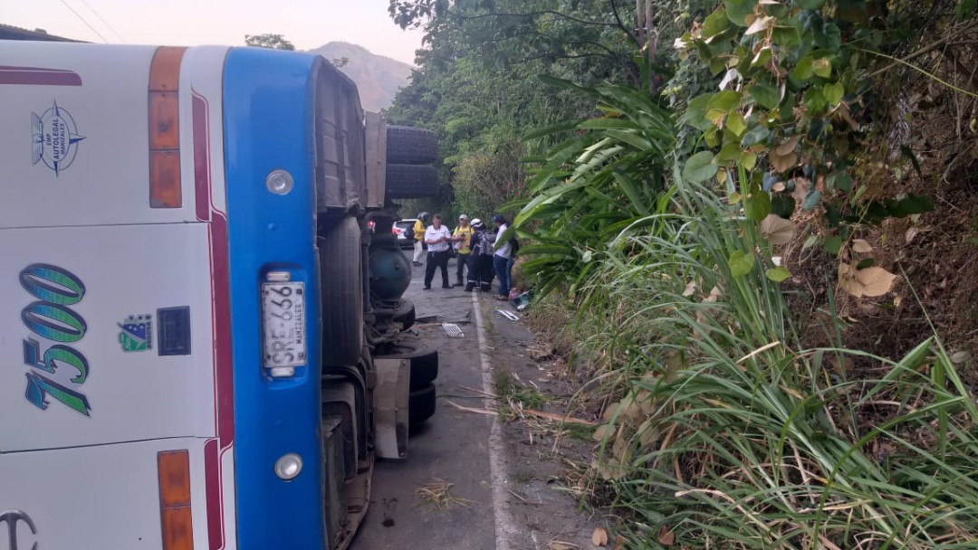 Cuatro personas lesionadas deja accidente de tránsito