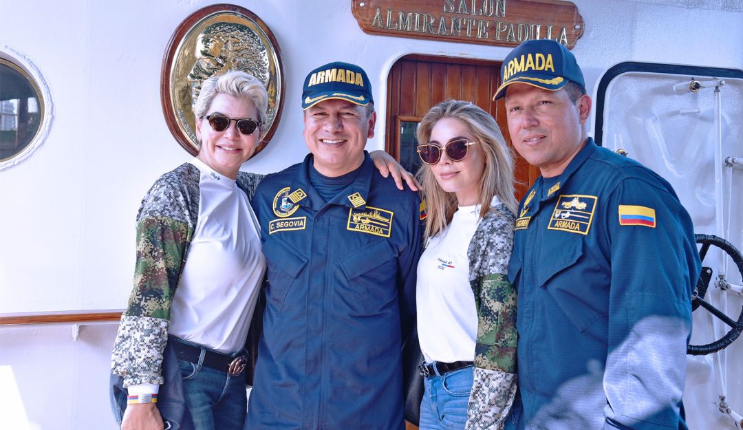 generales y almirantes: Futuros generales y almirantes visitan la Fuerza Naval del Caribe