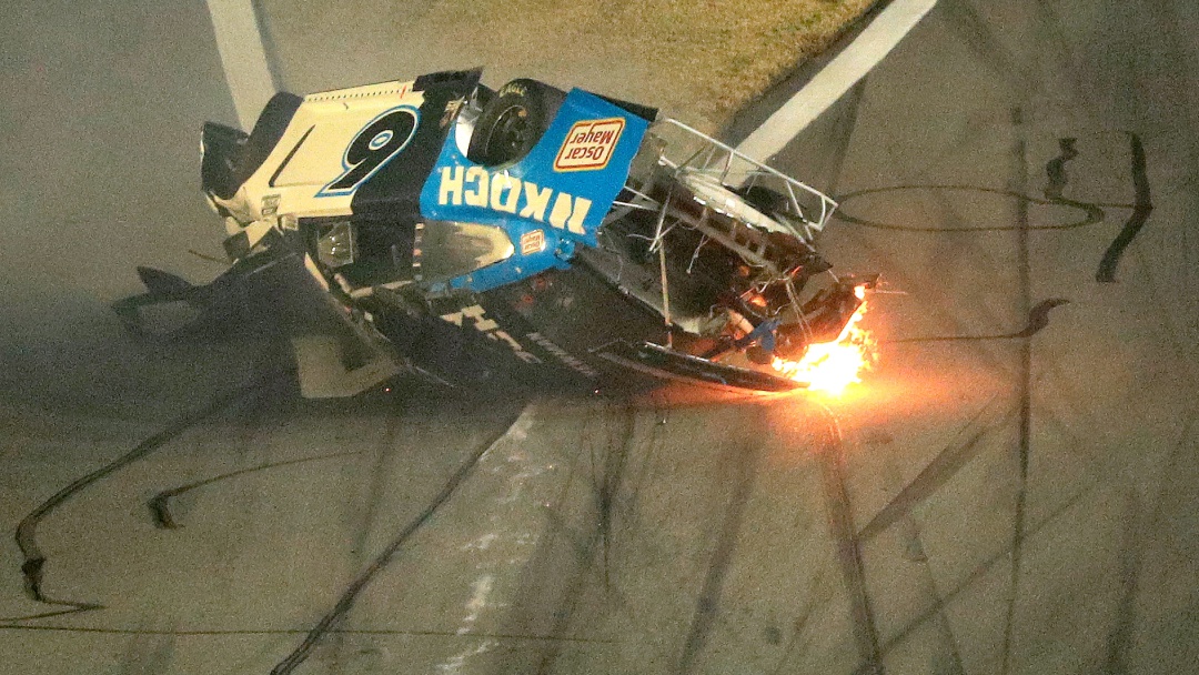 Brutal accidente en las 500 Millas de Daytona; piloto, en estado grave