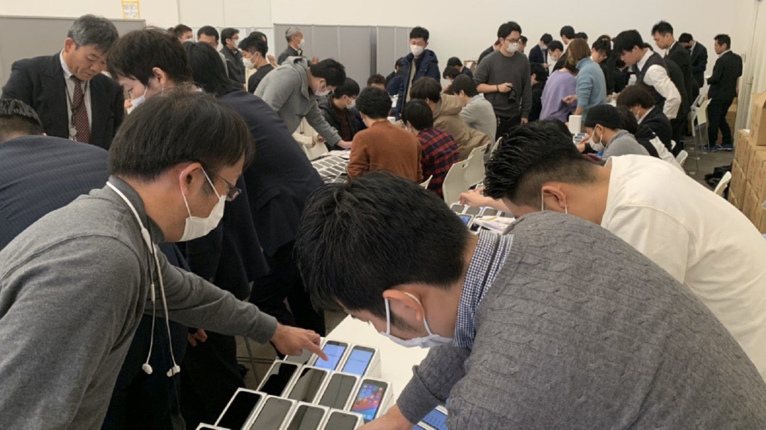 Gobierno de Japón envió 2000 smartphones a los pasajeros en cuarentena