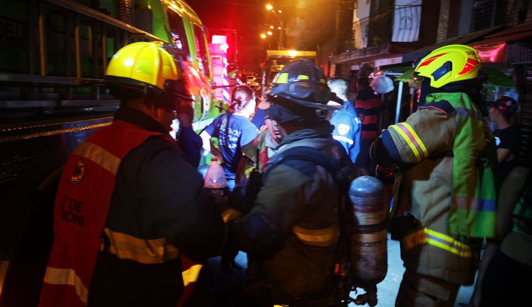 Asadero se incendió frente al colegio San Pedro Claver de Puerto Boyacá: Asadero se incendió frente al colegio San Pedro Claver de Puerto Boyacá
