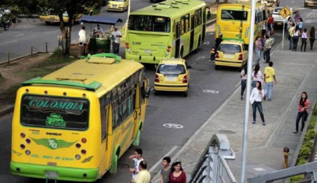 Cese actividades transportadores buses urbanos: Aplazado paro de transportadores