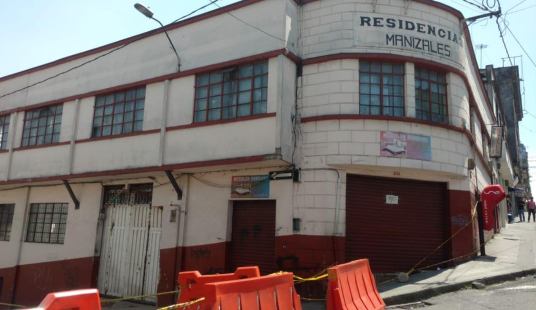 vias; manizales; edificio; desplome;: Vía del centro está cerrada por riesgo de desplome de un edificio
