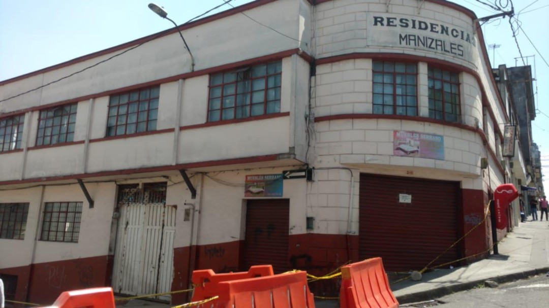 Vía del centro está cerrada por riesgo de desplome de un edificio