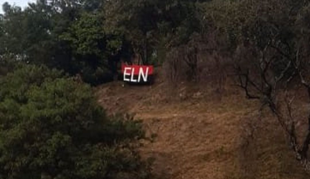 Hallan bandera del ELN en el Cerro Nutibara de Medellín: Hallan bandera del ELN en el Cerro Nutibara de Medellín