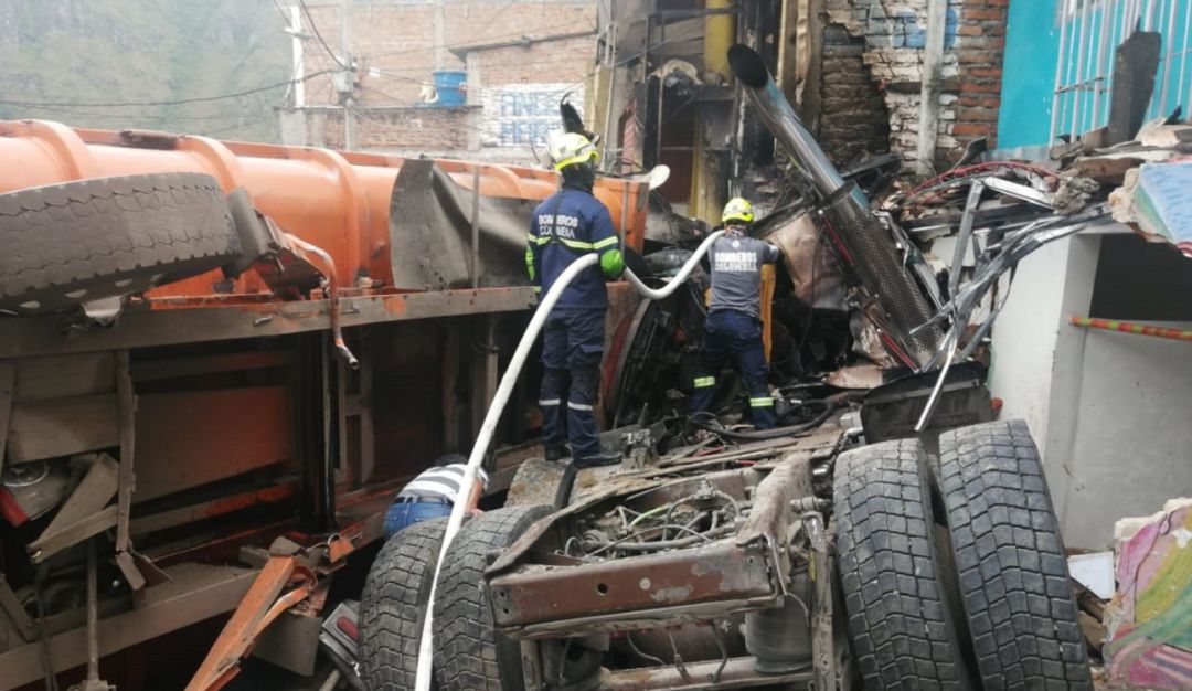 Accidente vía Rumichaca - Pasto: Tres muertos deja choque de una volqueta en la vía Rumichaca - Pasto