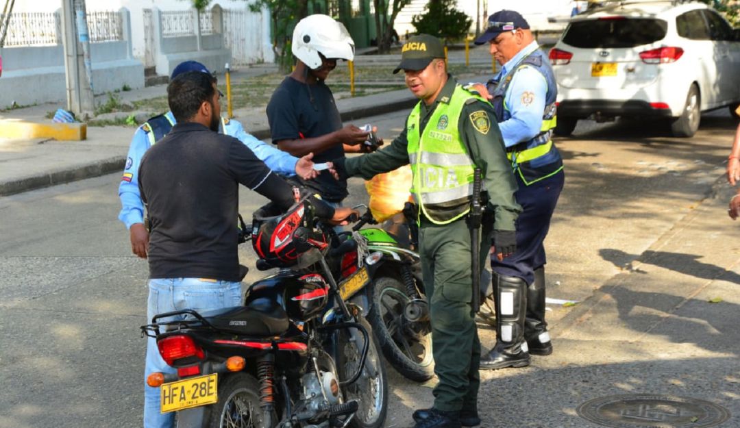 Moticicletas en Cartagena: Inmovilizan 37 motos por violación al decreto de parrillero en Cartagena