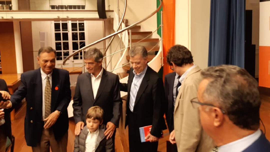 Exministro Pardo lanzó libro sobre lucha contra las drogas en Colombia