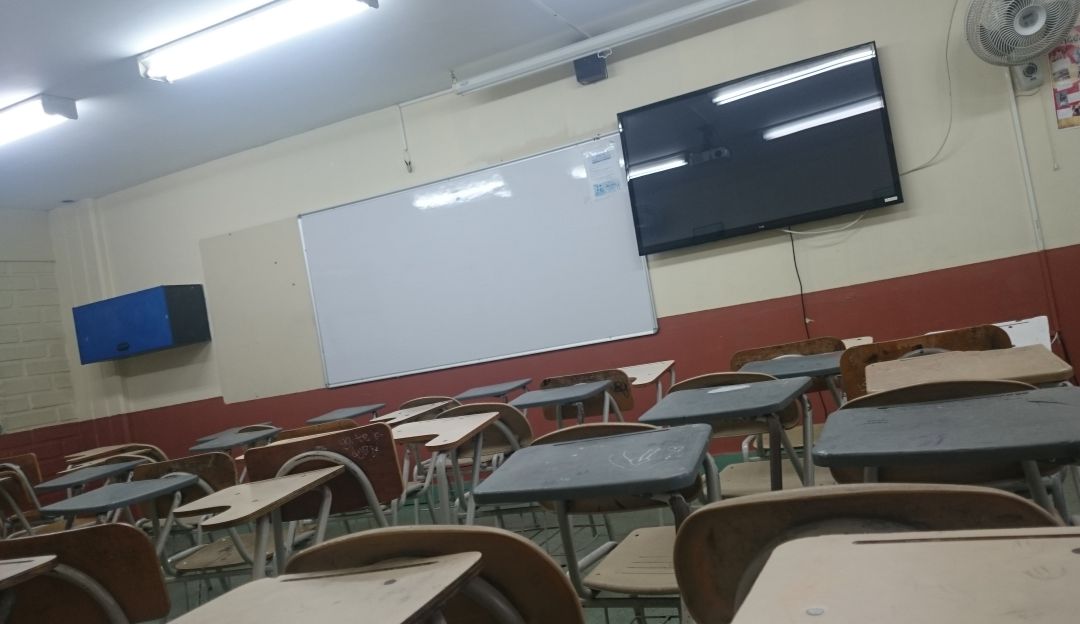 Estudiantes no asisten a clases en la comuna trece por miedo: Evacuaron un colegio en la Comuna Trece por temor a enfrentamientos