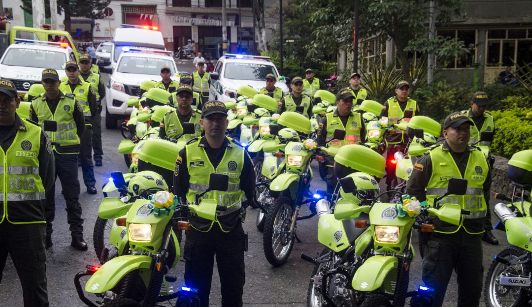 Noticias Colombia: 70 mil policías para toques de queda: MinDefensa destina 70.000 policías para hacer cumplir toques de queda