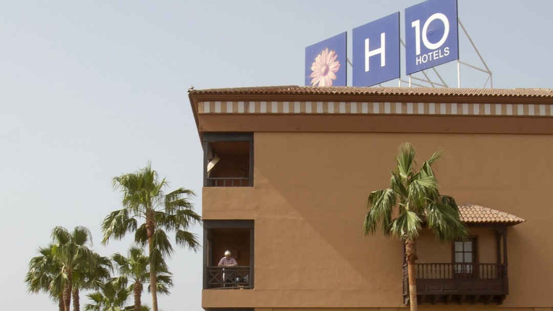 Un papel bajo la puerta nos alertó sobre coronavirus: turista en Tenerife