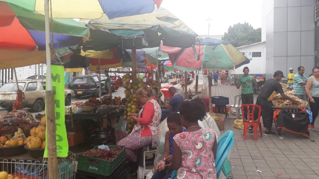 Vendedores de frutas y verduras de placita campesina volvieron a las calles