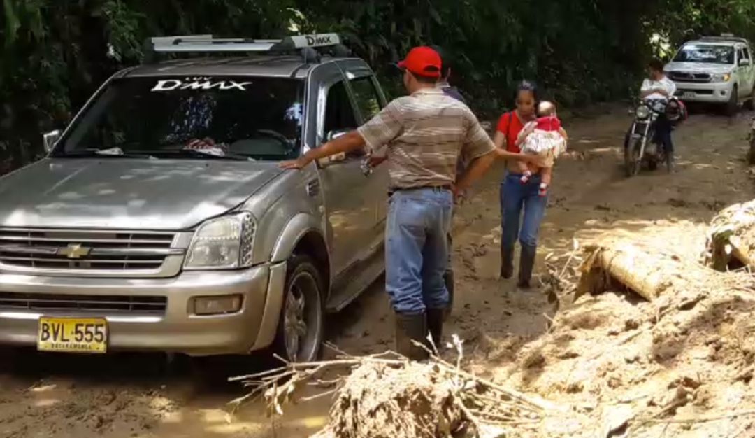 LLUVIAS VIAS MATANZA RIONEGRO SANTANDER DESTRUIDAS CLASES: Mal estado de las vías deja a niños campesinos sin clases en Santander
