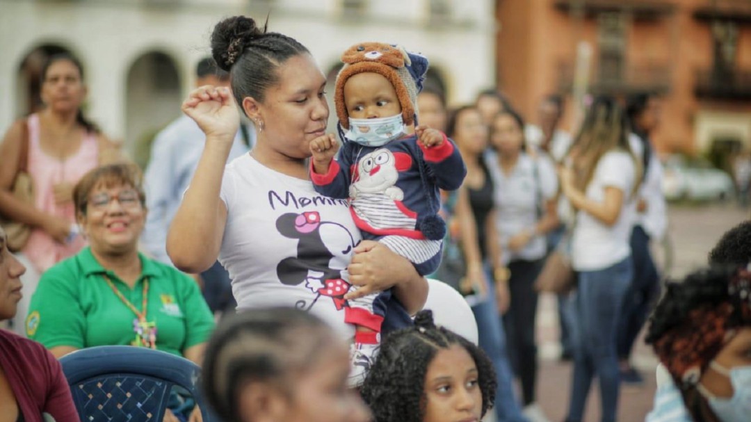 Exitoso concierto "Cantemos por la Vida" en la Plaza de la Aduana