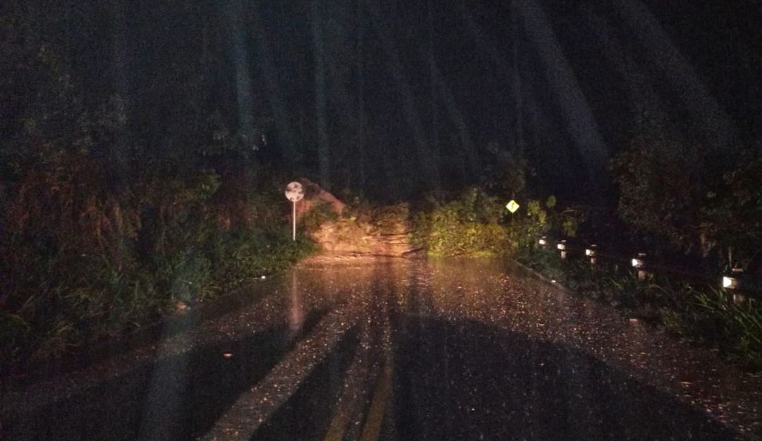 LLUVIAS AVALANCHA CIERRE VIA BUCARAMANGA SAN GIL: Cierre total en la vía Bucaramanga – San Gil