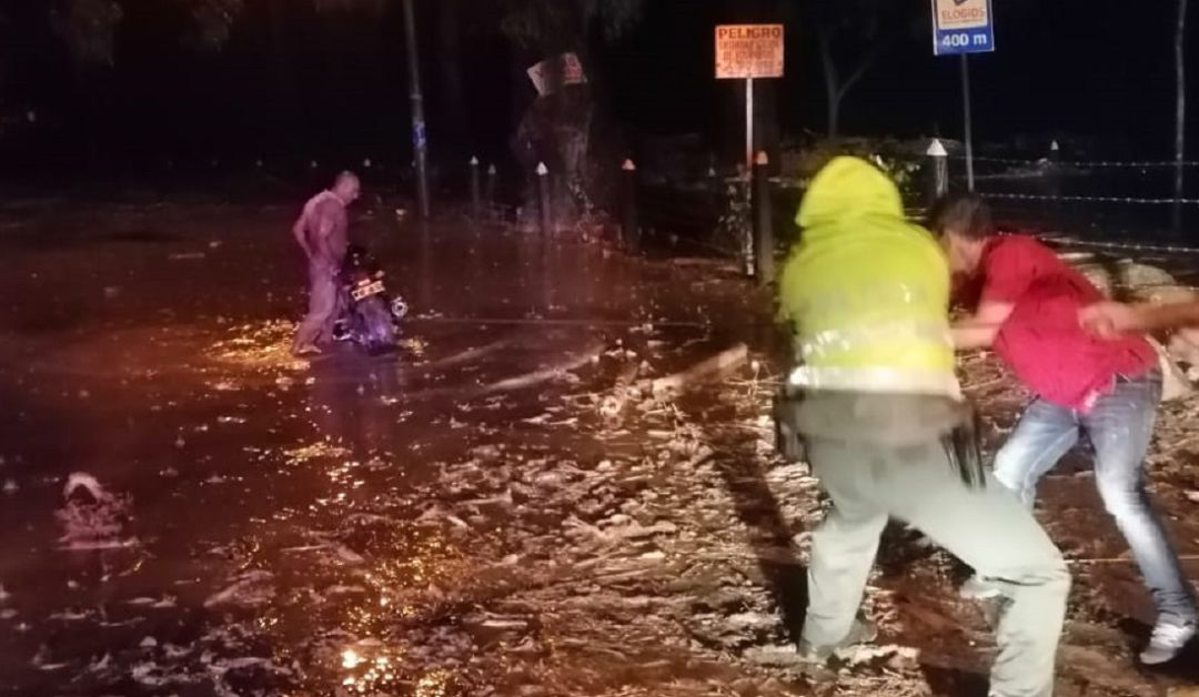 Bucaramanga emergencia personas desaparecidas lluvias Piedecuesta: 12 personas desaparecidas tras desbordamiento
