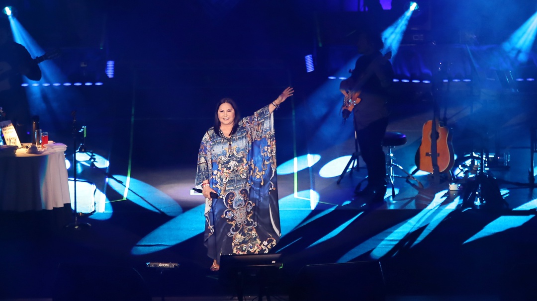 "No se dejen. Recemos por este país": Ana Gabriel en Viña del Mar, Chile