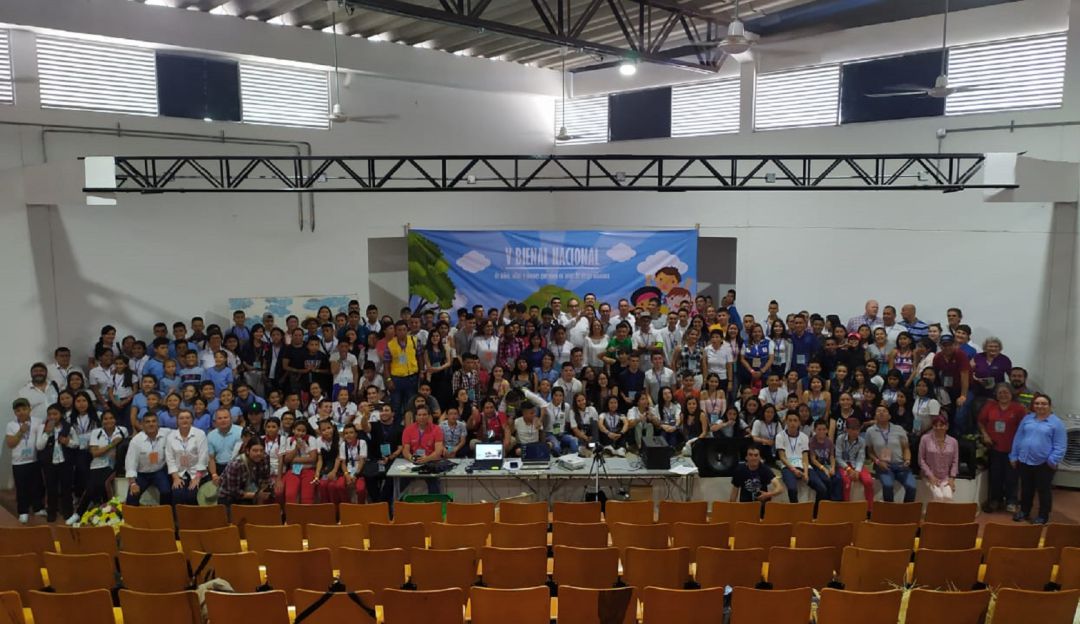 Niños viven cerca a un volcán: Más de 200 estudiantes comparten su experiencia de vivir cerca de un volcán