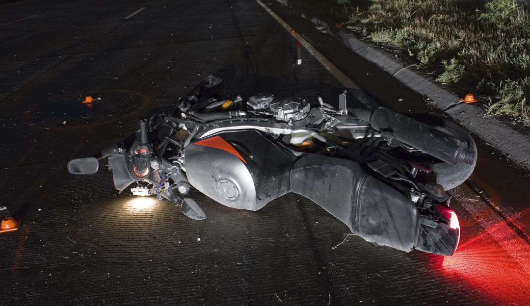 Noticias Bogotá: Por exceso de velocidad muere un motociclista: Motociclista perdió la vida tras estrellarse con un taxi