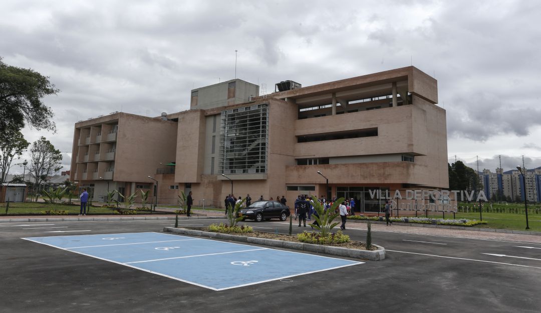 Noticias Bogotá: Colombiano en cuarentena es trasladado a centro médico: Al hospital colombiano que estaba en cuarentena en villa deportiva