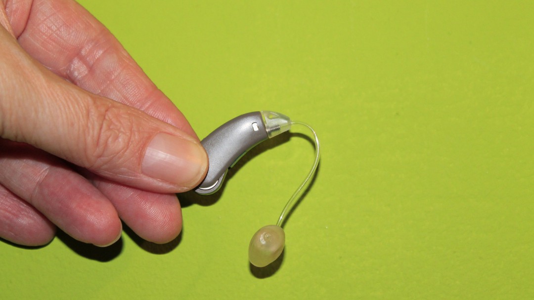 Implante coclear