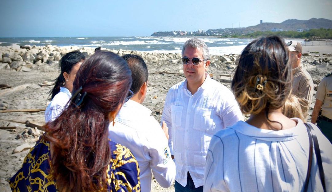 Presidente Iván Duque recorriendo las obras del muelle de Puerto Colombia