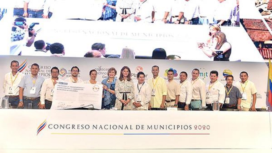 Pacto entre alcaldes y vicepresidenta para recuperar confiaza del ciudadano