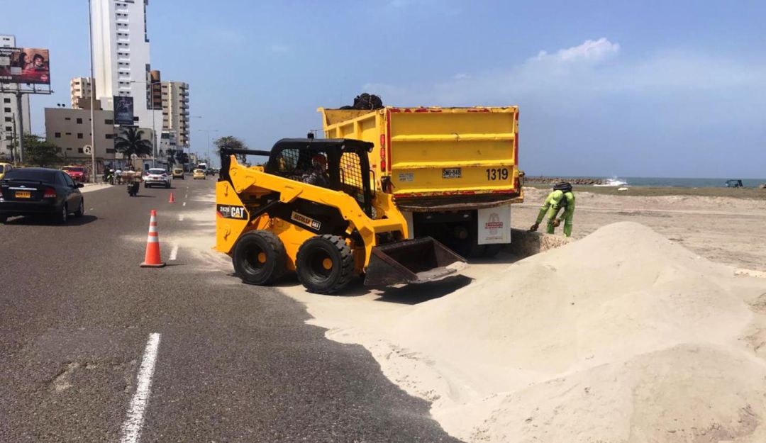 dunas Avenida Santander: Distrito y Pacaribe retiran dunas de arena en la Avenida Santander