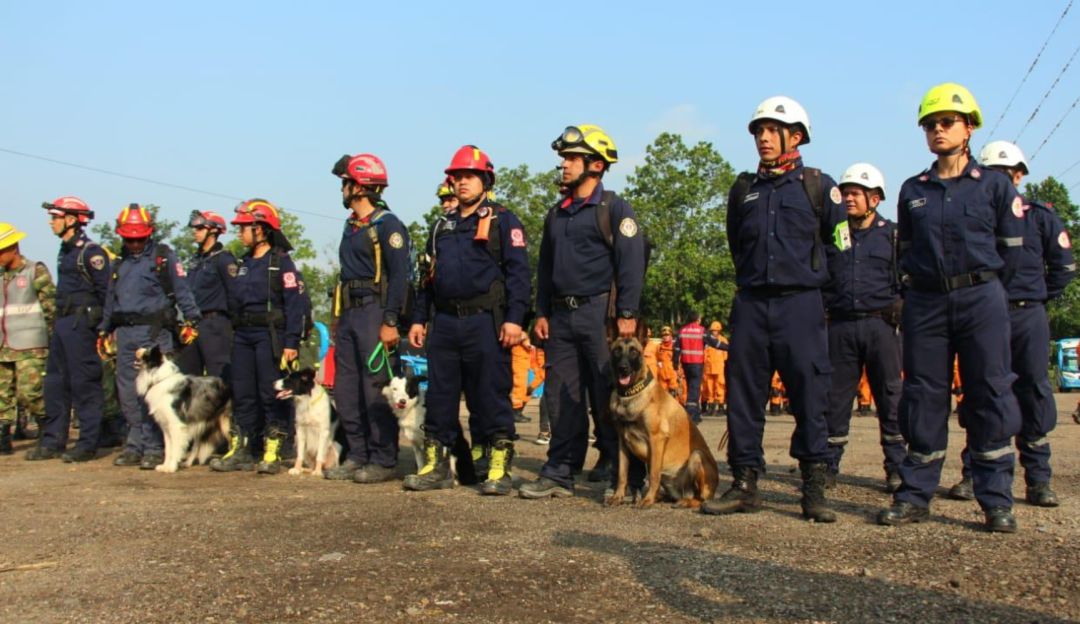 Piedecuesta Avalancha Tragedia Bomberos Desaparecidos: Bomberos de otras zonas apoyan búsqueda de desaparecidos