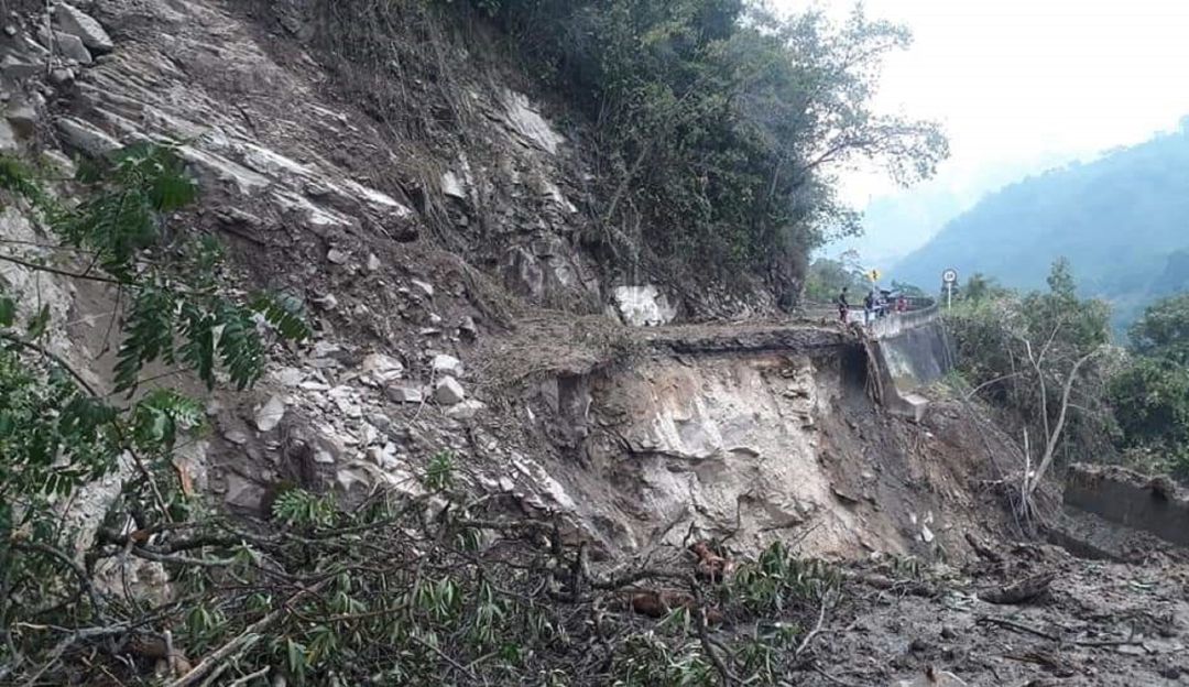 Bucaramanga Santander cierre vías derrumbes Curos Málaga: De tres a seis meses estará cerrada la vía Curos - Málaga