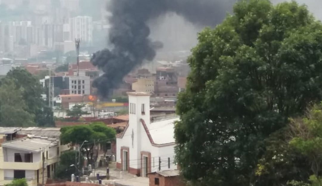 Incendio en Itagüí: Seis personas afectadas y un colegio evacuado por incendio en Itagüí