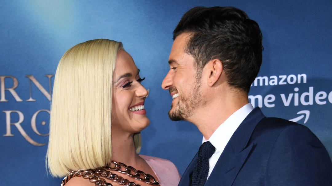 Katy Perry revela en su último video que espera un hijo con Orlando Bloom