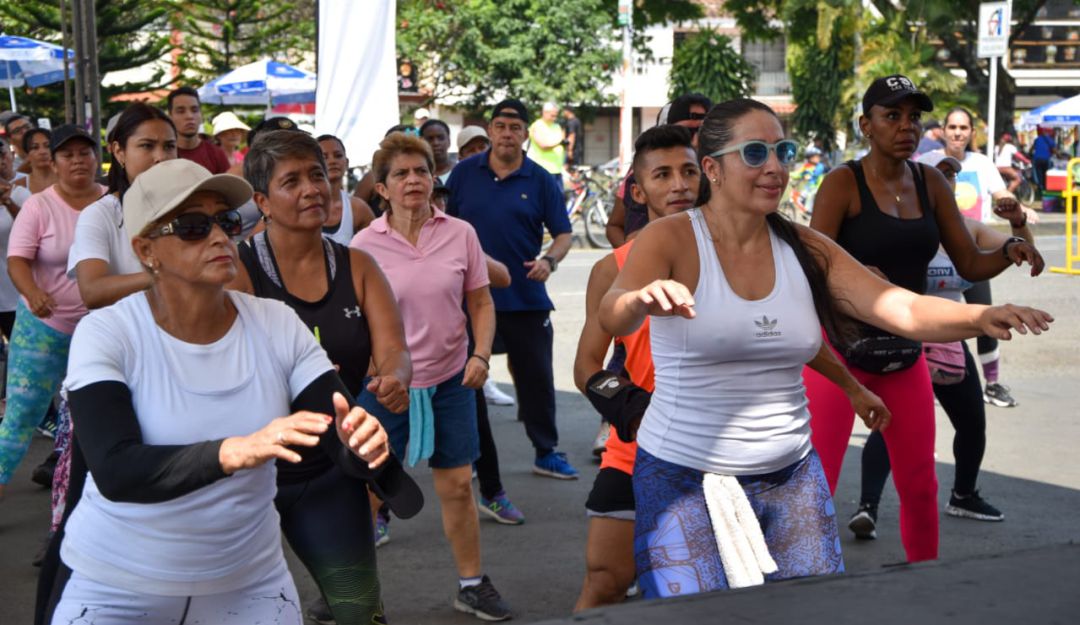 Ciclovida: Con maratón de aerorumba, la ciclovida conmemora el día de la mujer